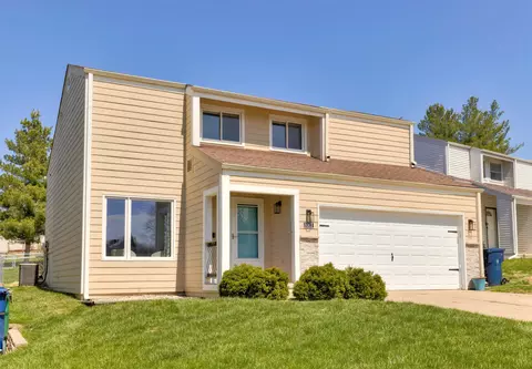 8003 N Walnut Creek Dr, Urbandale, IA 50322