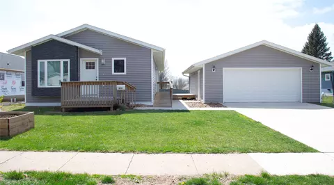 608 E Washington St, Knoxville, IA 50138