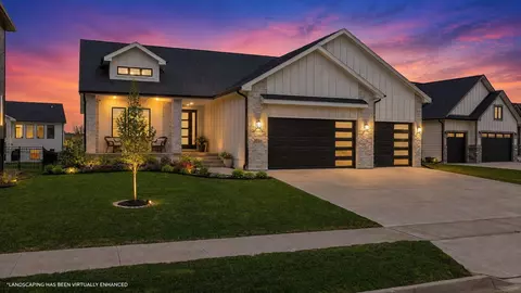 5021 148th Cir, Urbandale, IA 50323