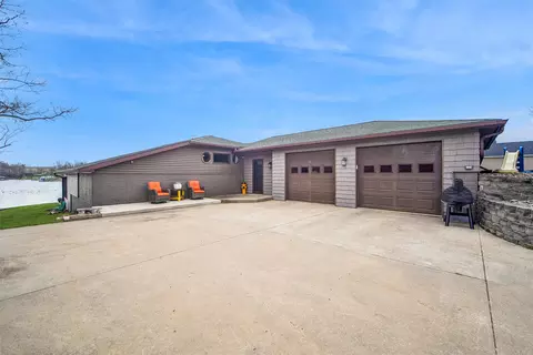 1352 Lakeview Dr, Ellston, IA 50074