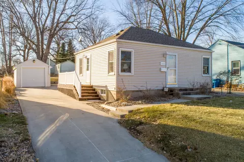 1332 55th St, Des Moines, IA 50311