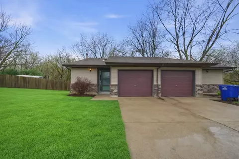 5128 Bel Aire Rd, Des Moines, IA 50310