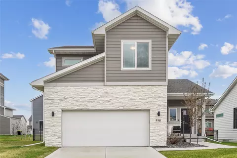 710 SE Drumlin Dr, Waukee, IA 50263