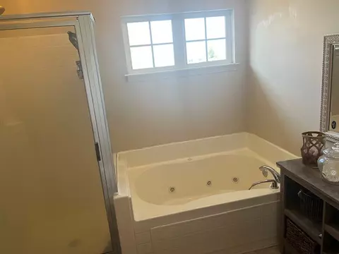 Bath - 3908 Valley View Rd, Ames, IA 50010 photo 3 of 5