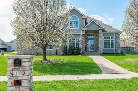 4102 Belair Dr, Urbandale, IA 50323