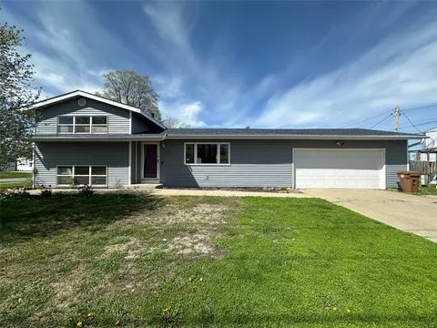 407 11th Ave, Grinnell, IA 50112