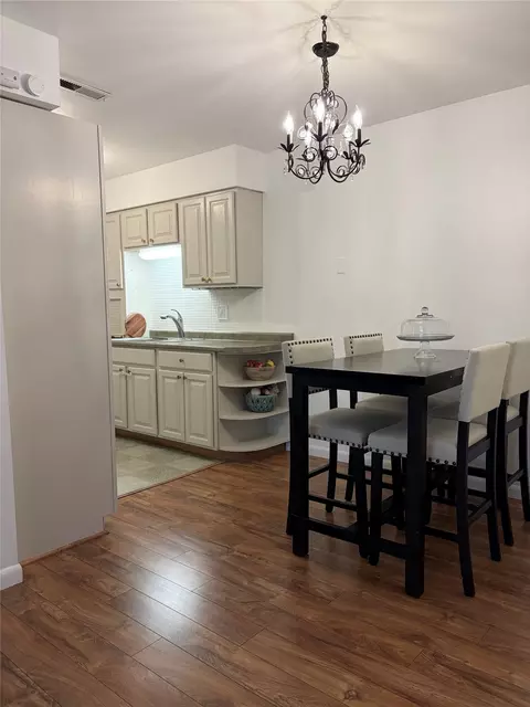 1900 50th St #9, Des Moines, IA 50310