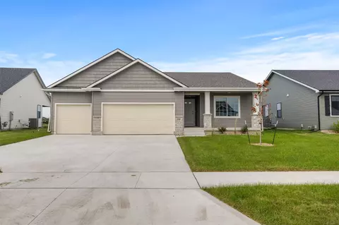 1116 Featherstone Ave NE, Bondurant, IA 50035