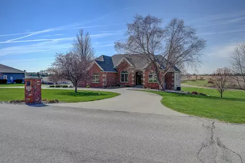 755 S 29th Ave E, Newton, IA 50208