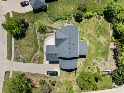 4714 148th St, Urbandale, IA 50323