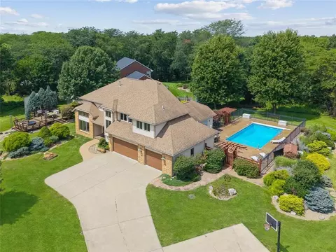 32335 Wildwood Dr, Adel, IA 50003