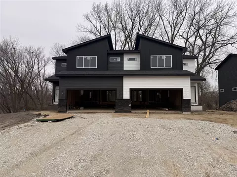 521 S 4th St, Adel, IA 50003