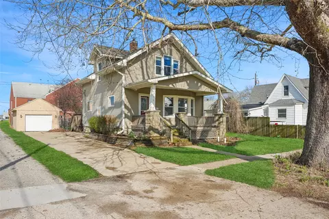 210 N 4th St, Knoxville, IA 50138
