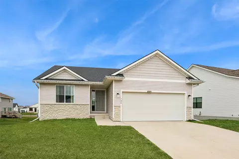 706 NE Country Meadow Dr, Ankeny, IA 50021