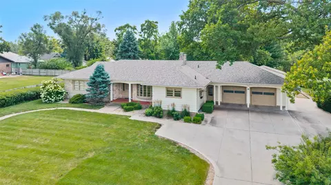1121 Monroe Dr, Newton, IA 50208