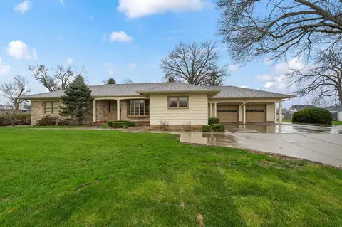 1121 Monroe Dr, Newton, IA 50208
