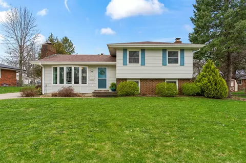 1305 S 12th Ave E, Newton, IA 50208