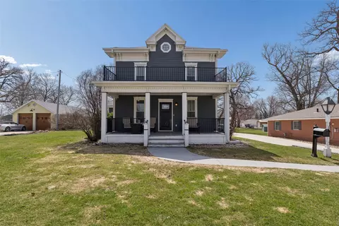 1417 Main Ave, Clear Lake, IA 50428
