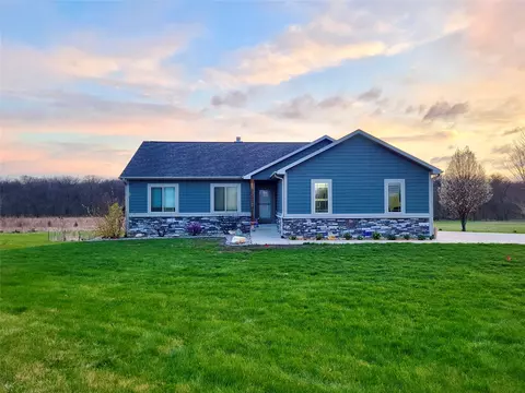 7638 Hoover St, Indianola, IA 50125
