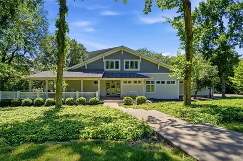 36599 River Oaks Cir, Cumming, IA 50061