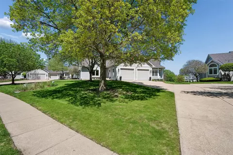 13619 Bay Hill Dr, Clive, IA 50325