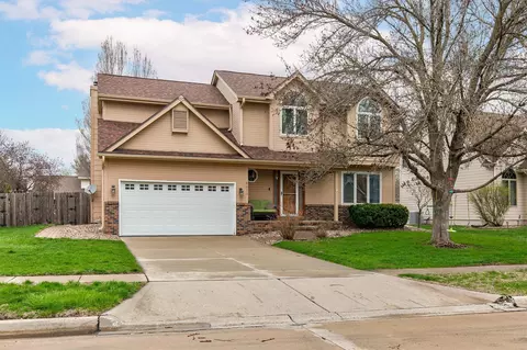 8023 Sutton Dr, Urbandale, IA 50322