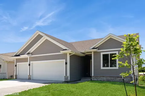 1020 2nd St NE, Altoona, IA 50009