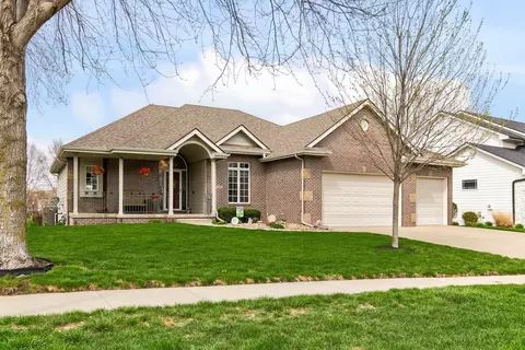 9119 Lenham Dr, Johnston, IA 50131