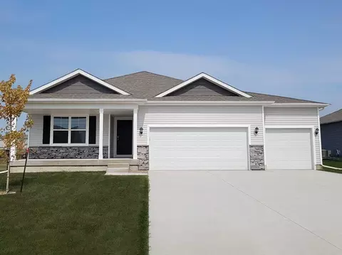 3023 Sweetwater Dr, Des Moines, IA 50320