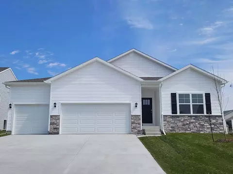3054 Sweetwater Dr, Des Moines, IA 50320