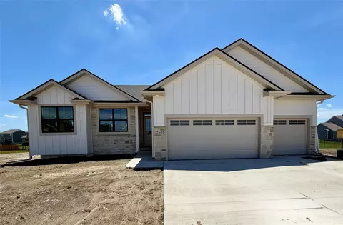 2505 NW Cedarwood Ct, Ankeny, IA 50023