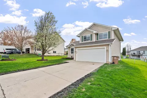 450 Fawn Cir, Pleasant Hill, IA 50327