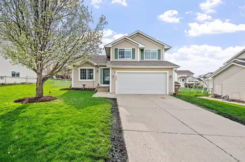450 Fawn Cir, Pleasant Hill, IA 50327