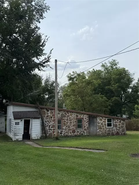 299 Hickory St, Newton, IA 50208