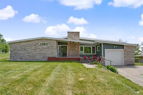 810 Adair St, Adair, IA 50002