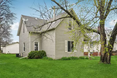 1304 Hull Ave, Des Moines, IA 50316
