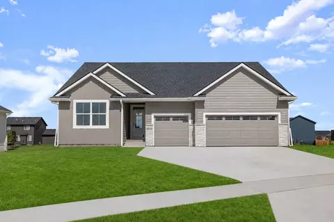 2513 NW Cedarwood Ct, Ankeny, IA 50023