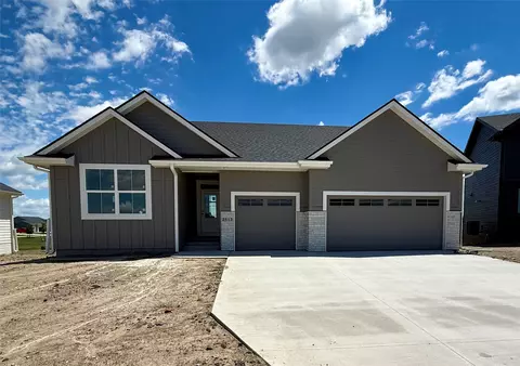 2513 NW Cedarwood Ct, Ankeny, IA 50023