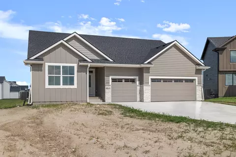 2513 NW Cedarwood Ct, Ankeny, IA 50023