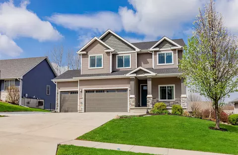 4104 Lakeland Ct, Des Moines, IA 50320