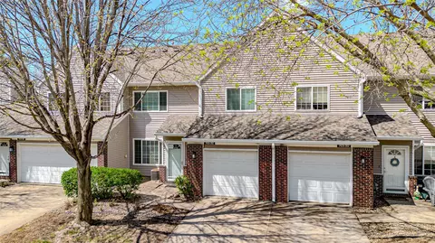 7425 Wistful Vista Dr #202, West Des Moines, IA 50266