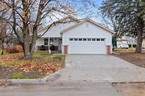 2505 E 40th St, Des Moines, IA 50317