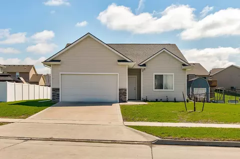 2209 Sunview Dr, Granger, IA 50109
