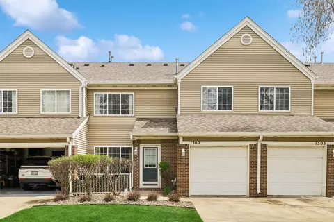 6855 Woodland Ave #1302, West Des Moines, IA 50266