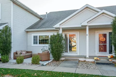 555 SE Laurel St #2, Waukee, IA 50263