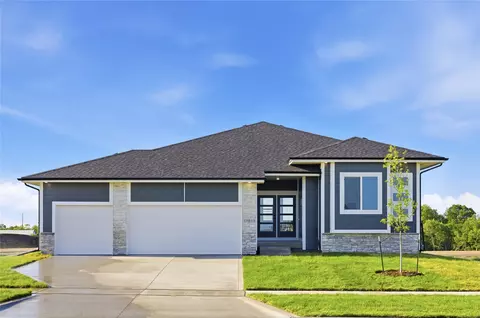 17815 Hickory Dr, Urbandale, IA 50323