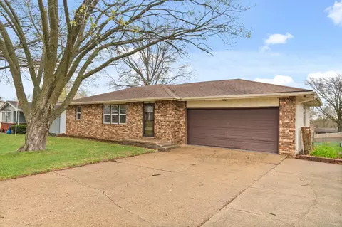 415 N 9th St, Carlisle, IA 50047