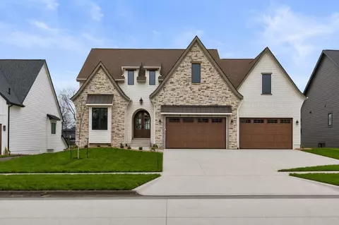 8027 NW 106th Ct, Johnston, IA 50131