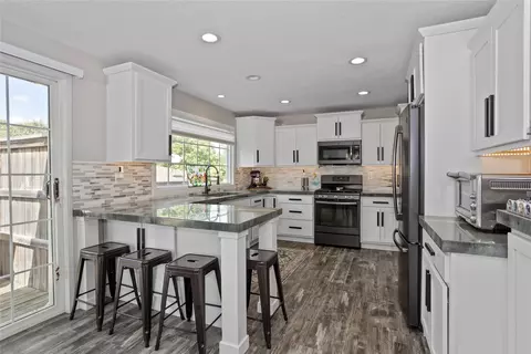 1422 19th St, West Des Moines, IA 50265