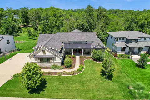 715 Century Cir, Waukee, IA 50263